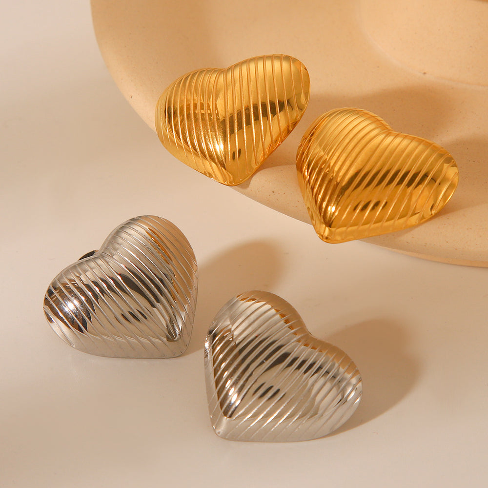 Small Gold Heart ❤️ Earring