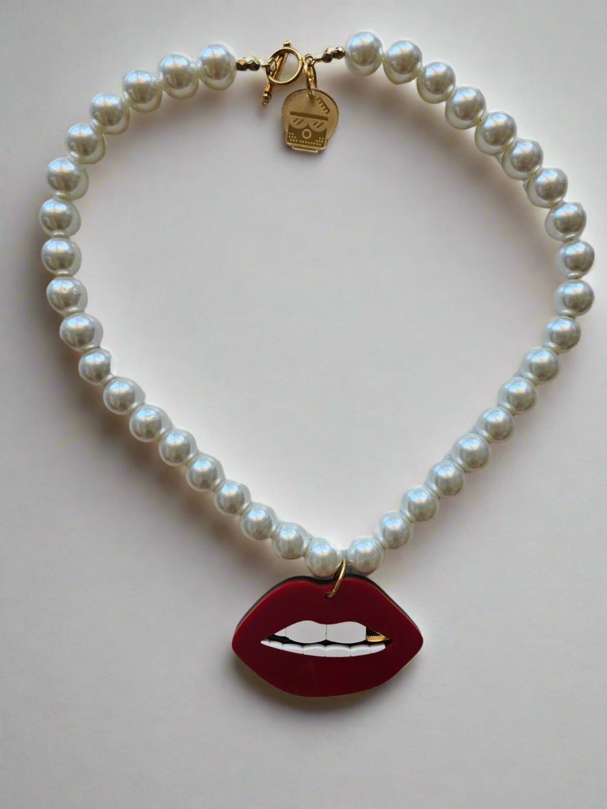 Glossy Kisses Necklace