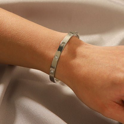 Silver Bracelet with Zircon