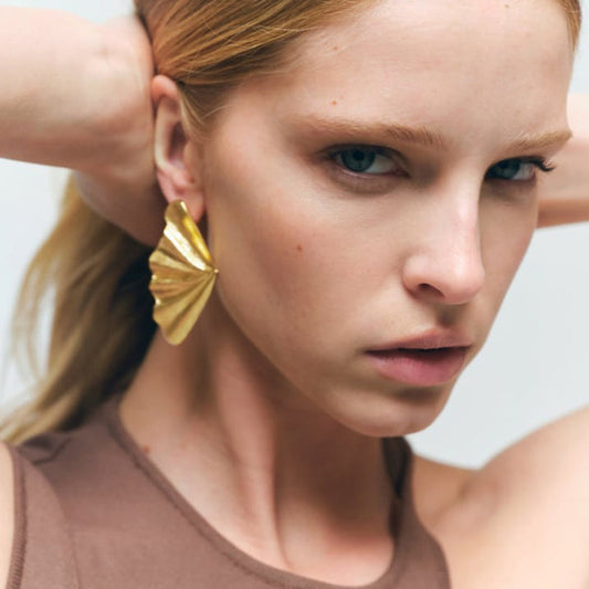 Gold fan-shaped earrings