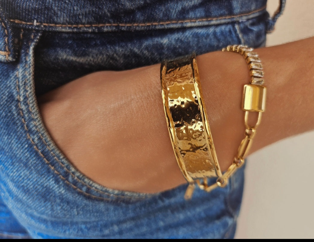 Gold Lock bracelet